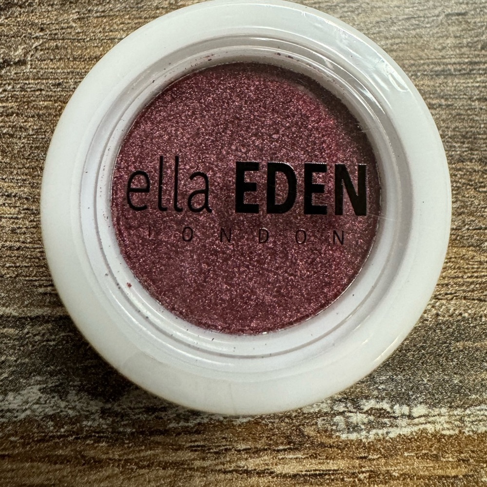 Ella Eden London Compact Eyeshadow “WILLOW” new!